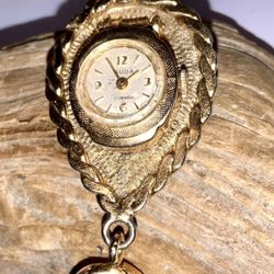 Vintage Gold Tone Women's GUDA 17 Jewels Swiss Wind Up Pendant Watch, Working!