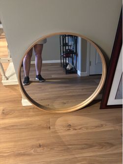 Round mirror