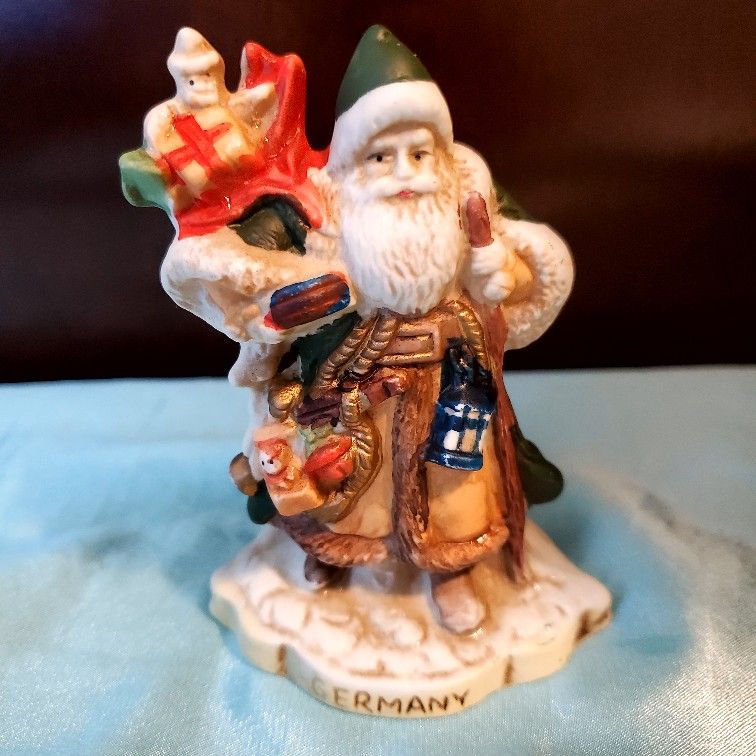 "SANTA'S OF NATIONS" - GERMANY (#8902) 1991 VINTAGE