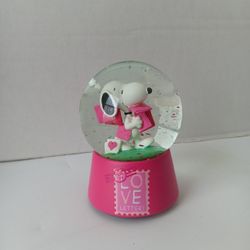 Kurt Adler Peanuts worldwide  Snoopy Valentine's Love Letter Musical Water Globe 