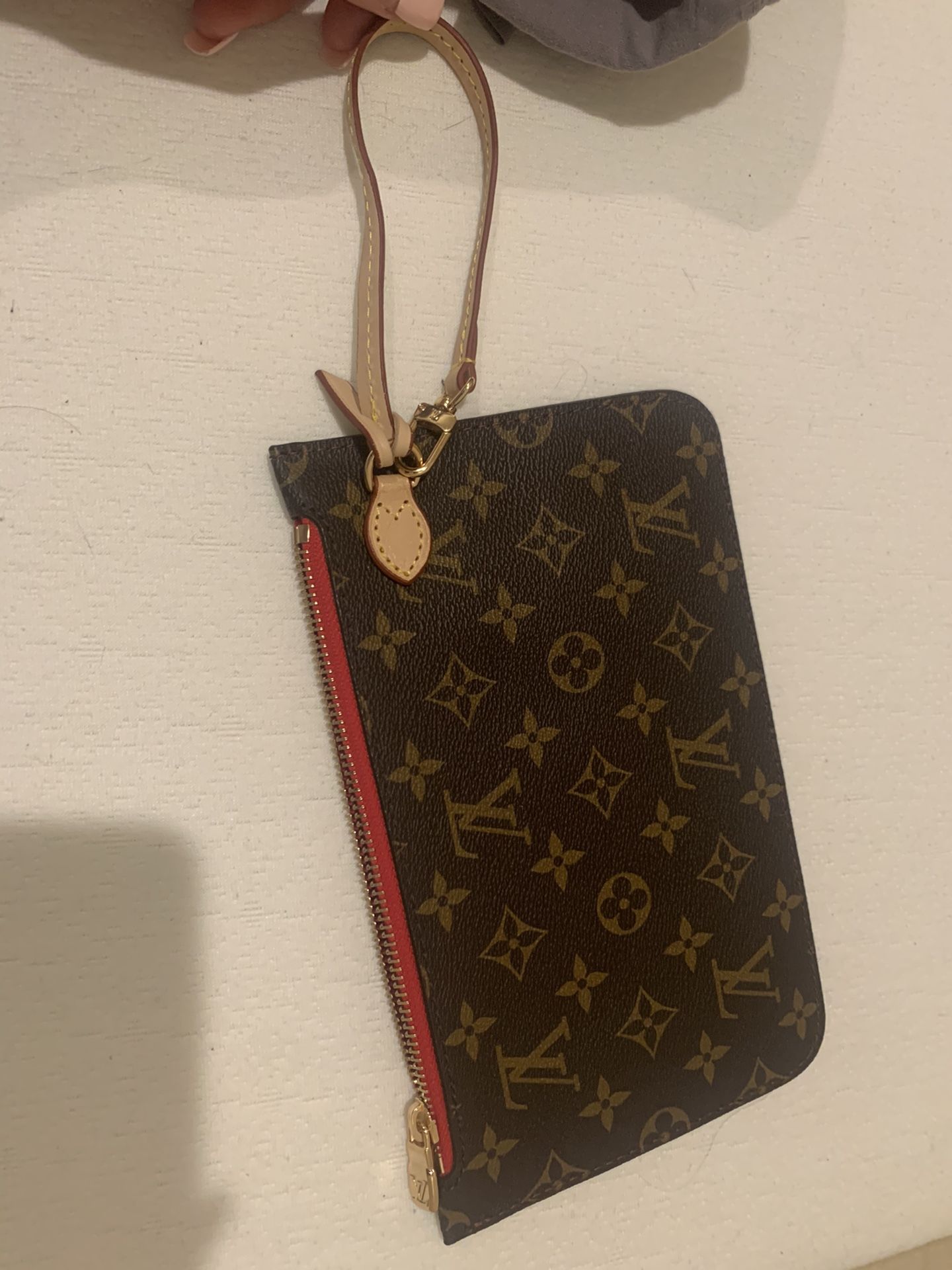 Bolsa pequeña de piel louis vuitton original for Sale in Fullerton, CA -  OfferUp