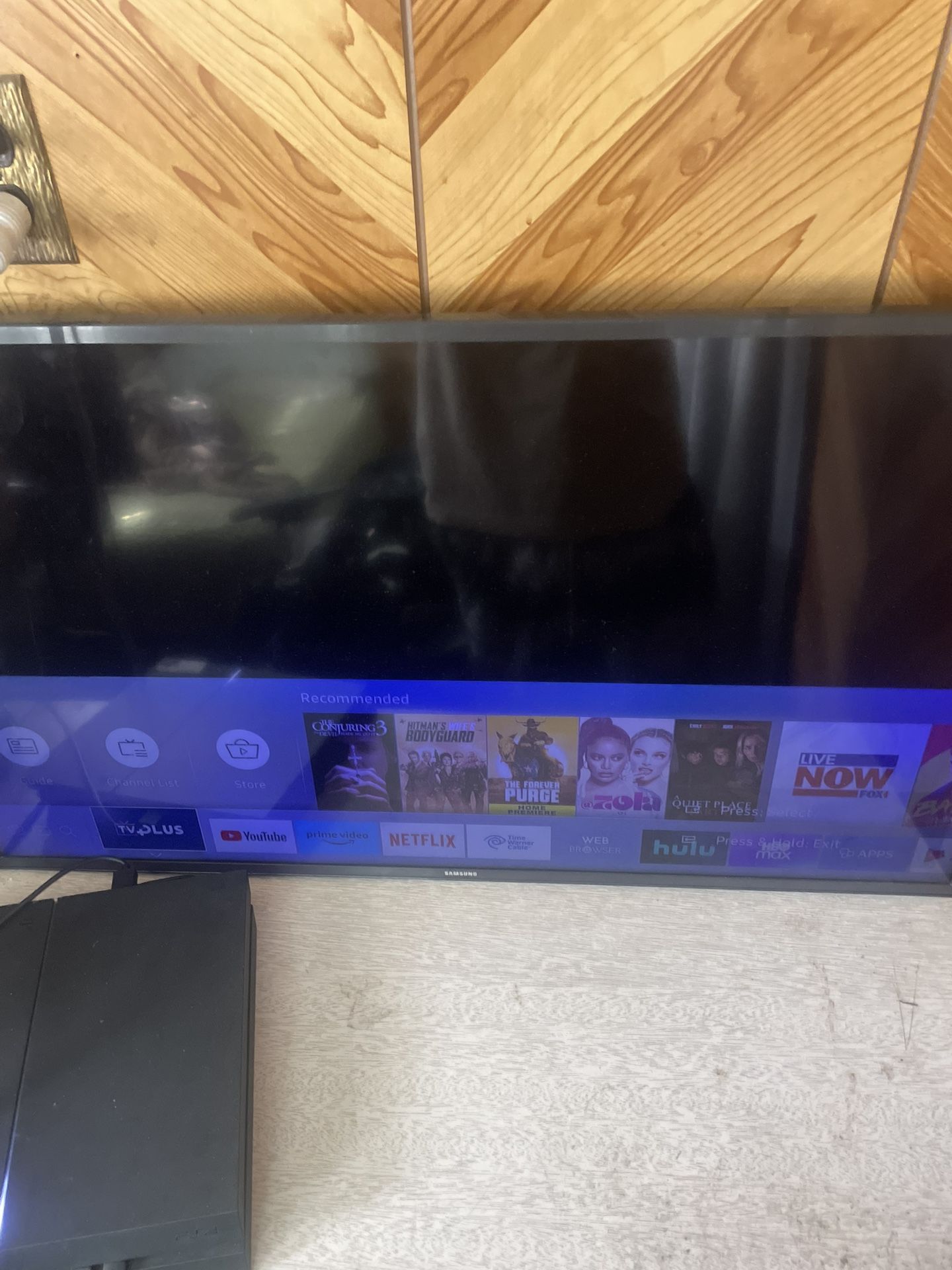 Samsung 42’ Smart Tv (NO REMOTE/STAND)
