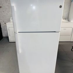 GE white refrigerator 33x67x29 one receipt for 60 days warranty