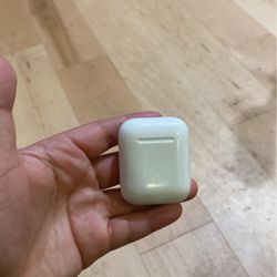 Airpods Charging case (no earbuds) 