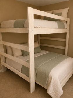 Bunk bed/ loft bed