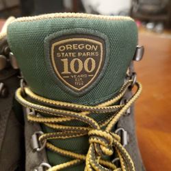 Danner Women's Hiking Boot. Size 8