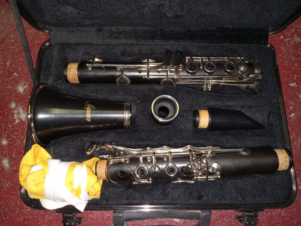 CLARINET WITH CASE