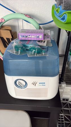 Vicks GermFree Humidifier with Accessories