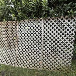 Wood lattice wall