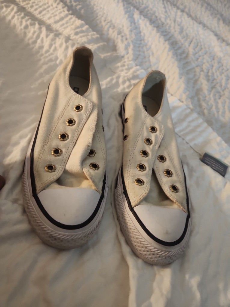 Low top converse size eight u s