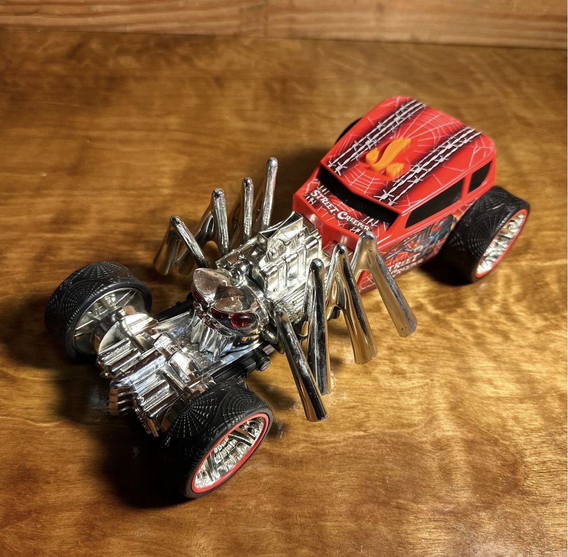 HOT WHEELS EXTREME ACTION STREET CREEPER MOTORIZED MOVING WITH GLOWING EYES!