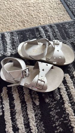 Salt water sandals size 7 toddler
