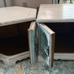 2 End Tables 