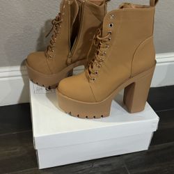 Brandnew Women Boots Size 7 Retail Value $119 + Tax 