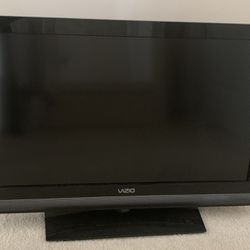 Vizio 32" TV With Stand & Wall Mount 