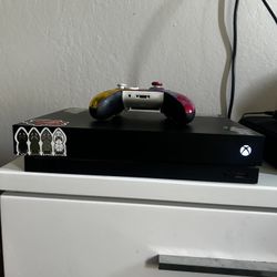 Xbox One X And Forza Horizon Controller 