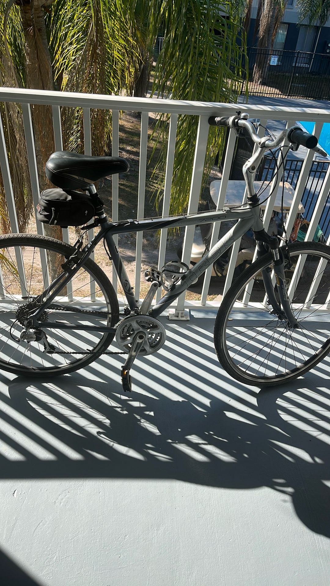 7200 Multitrack Trek Bike