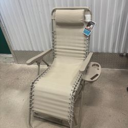 Foldable lounge chair, brand new never been used before .. $140