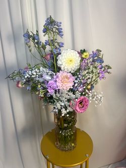 Fresh flower dahlia arrangement