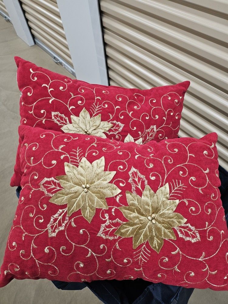 2 / JOLIDAY THROW PILLOWS $ 15 EACH 
