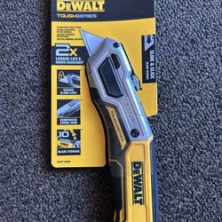 Dewalt Tough Series.Retractable Utility Knife 