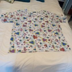 Camisa de Uniforme Con Corazones 1XL Buenas Condiciones 
