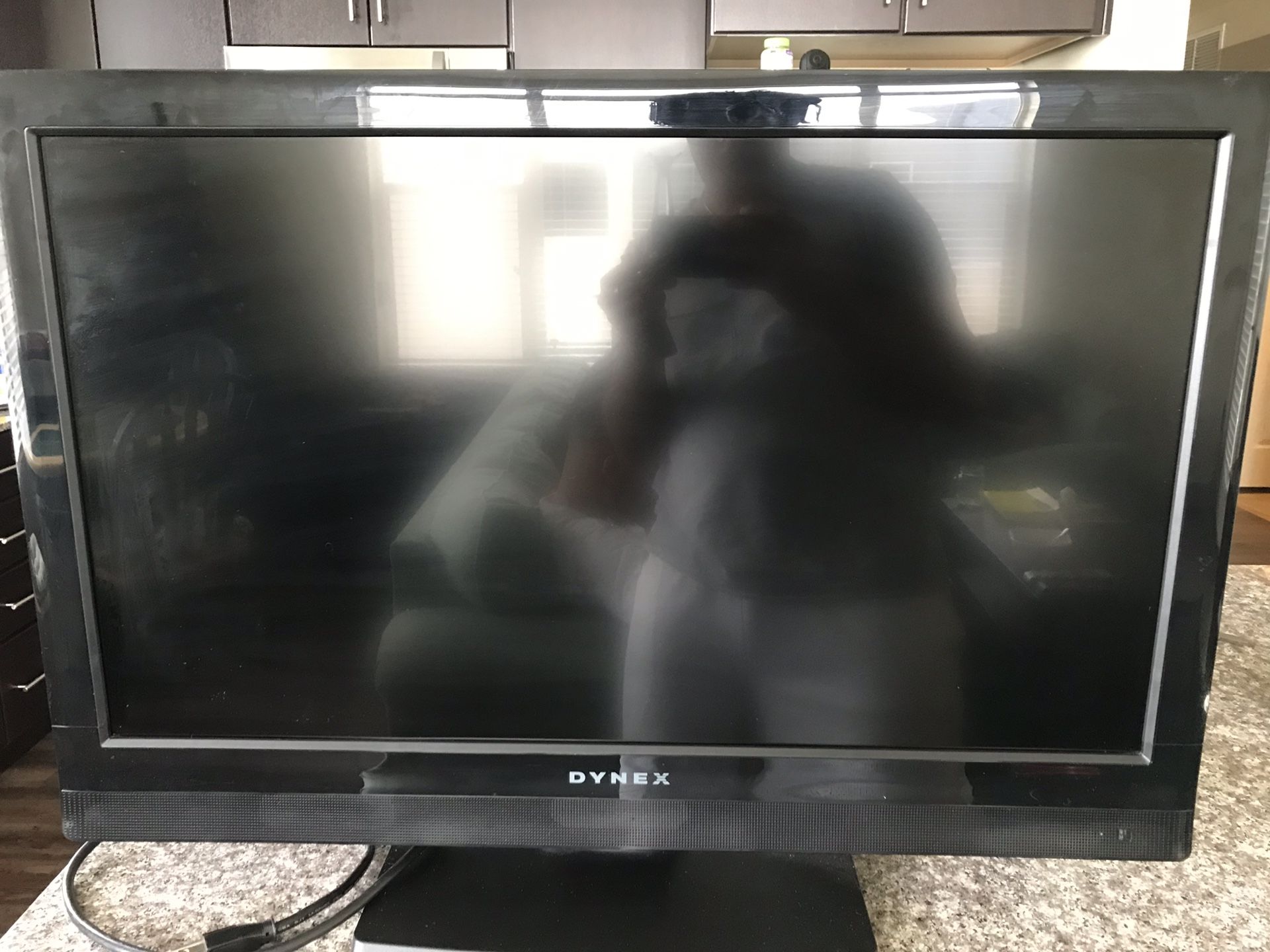 Dynex 32 inch TV/ No remote