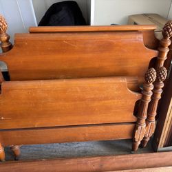 Vintage Twin Bed Frame Set (2 Beds)