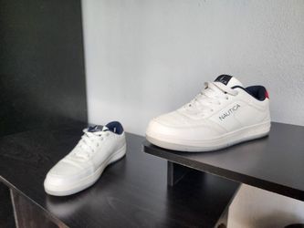 Nautica Low-cut Court Sneaker Size 4