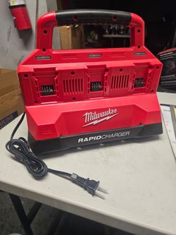 Milwaukee M18 Rapid Charger 6-Bay