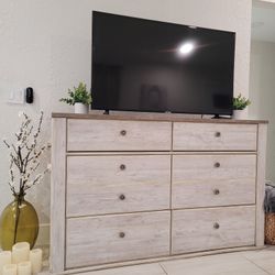 TV Stand/ Dresser/ Entry Way- Ashley Furniture (FREE Delivery)