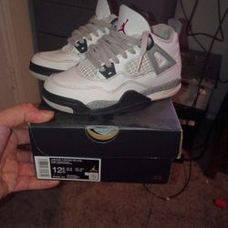 Jordan cement 4s Sz  12c (Kid Shoes) 