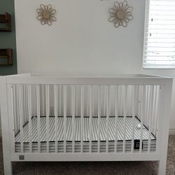 Babygap Delta White baby crib with Mattress