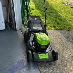 Greenworks 40V 20" Cordless Push Lawn Mower Bundle with Blower, Battery And  Charger! 