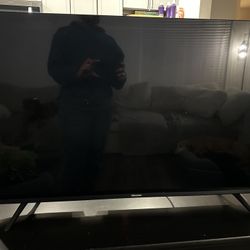 Hisense 42” Roku TV – For Parts / Not Working (Power Light Only)