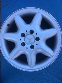 C- Class Mercedes Rim (1) $120