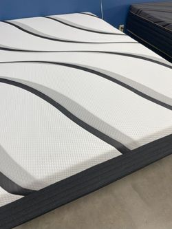 Brand New Queen Mattress Floor Models - 
Only $40 Down!