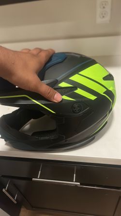 Motorcycle helmet