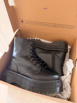 Dr. Martens Jadon Platform