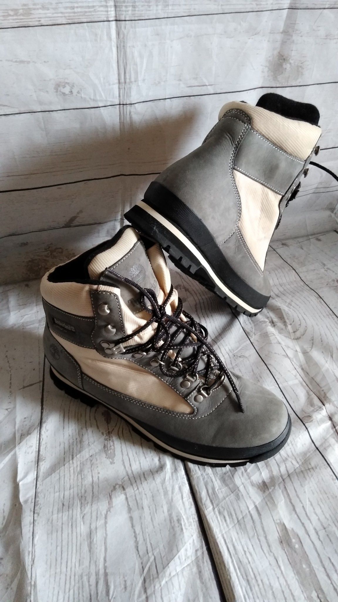 Brand New Beautiful Timberland Boots , men's size 11.5 ( never worn )