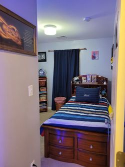 Fantastic Bed with draws & book shelf