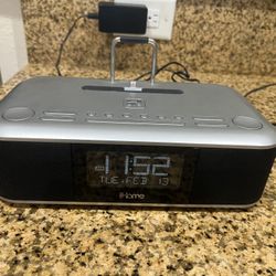 iHome iDL95 Dual Charging Alarm Clock