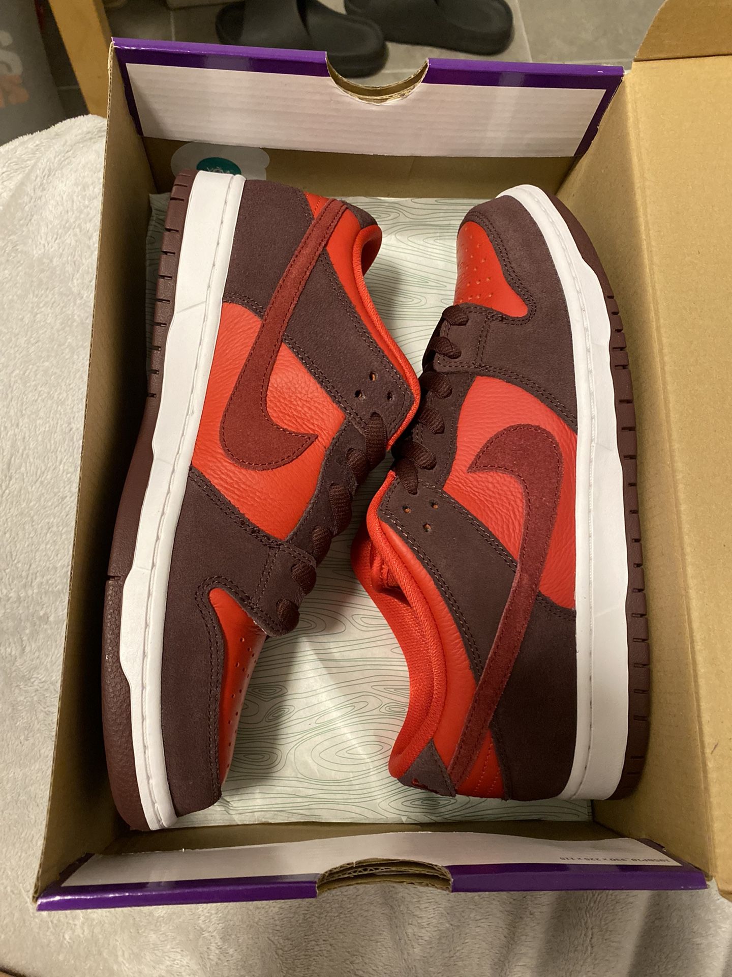 nike sb dunk low cherry