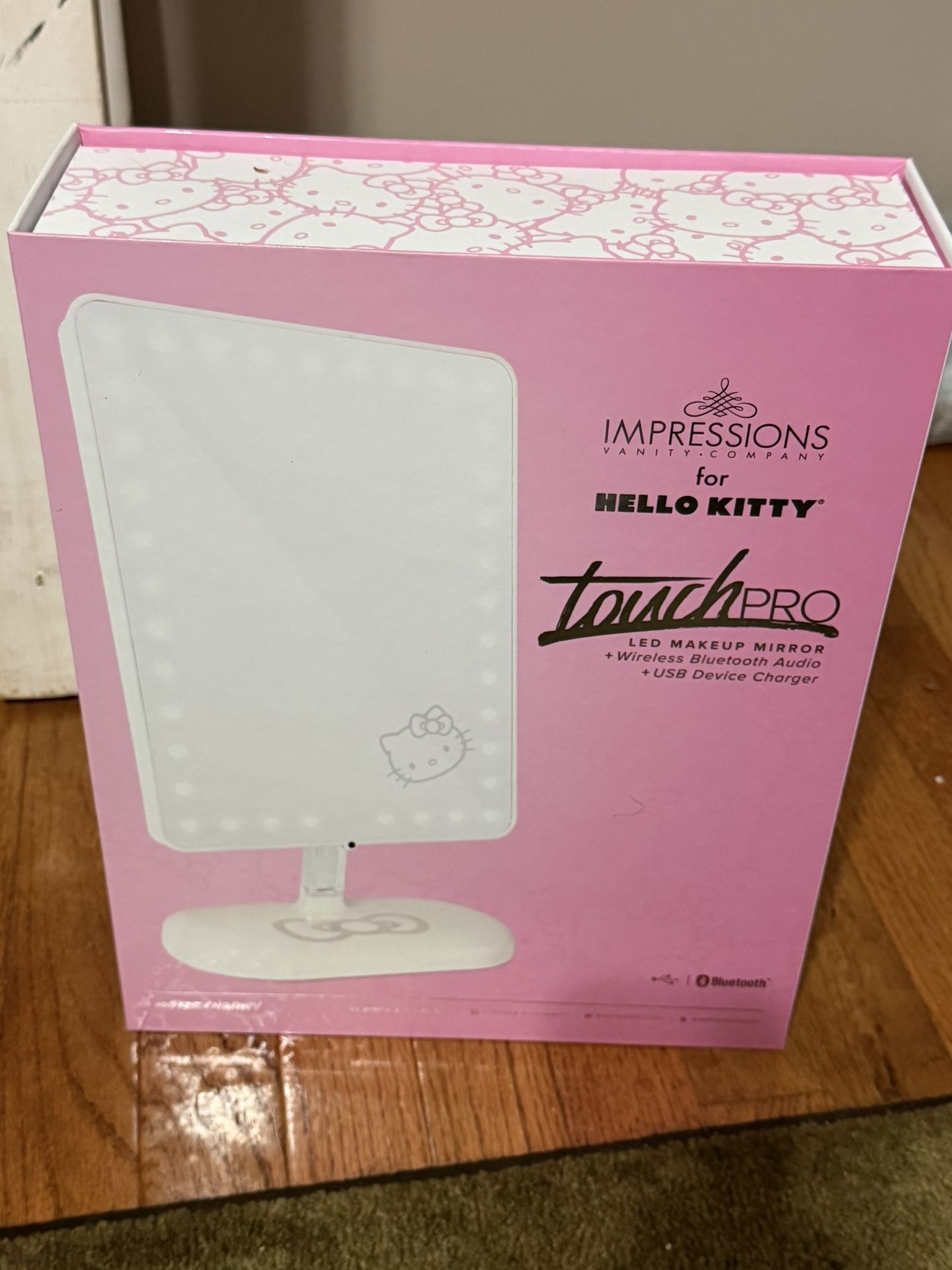 NEW IN BOX HELLO KITTY VANITY MIRROR
