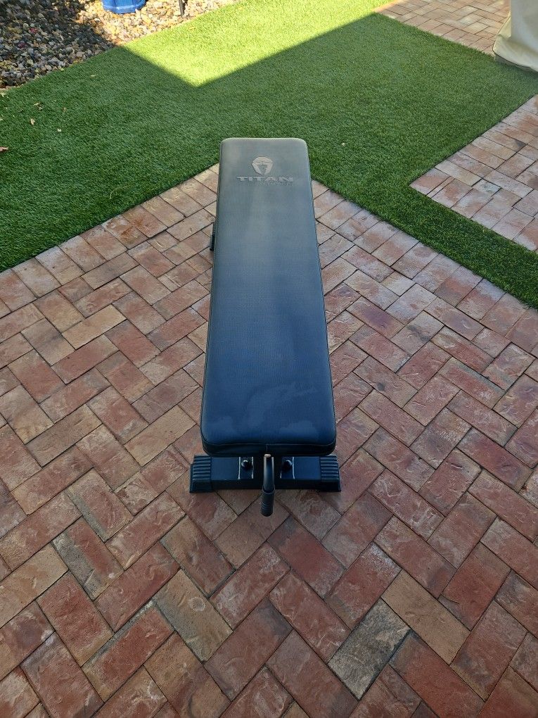 Titan Flat Bench