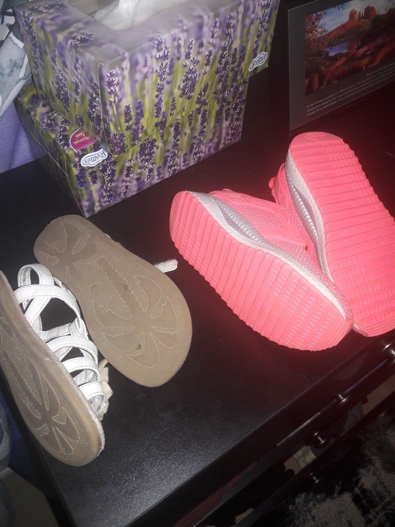 Pumas And Sandals Size 11