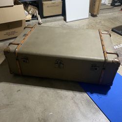 Nice suitcase style coffee Table