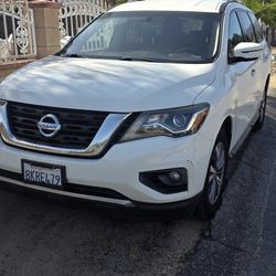 2017 Nissan Pathfinder – Clean, Safe Family SUV – Title in Hand