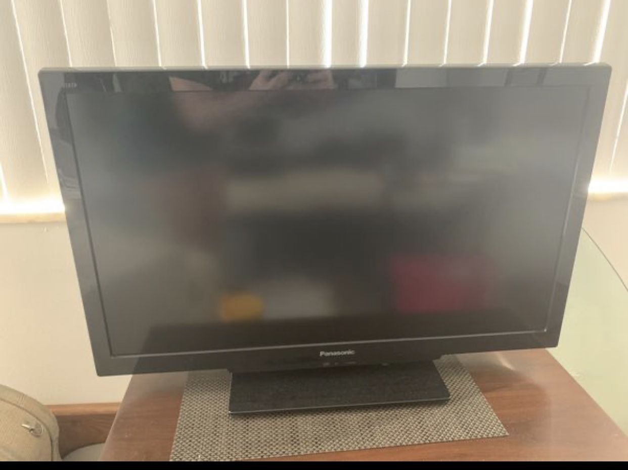 32” Panasonic LCD TV Televisión - Like new!