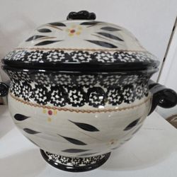 Old World Black 3 Qt Soup Tueeen W/Ladle PLEASE READ DESCRIPTION